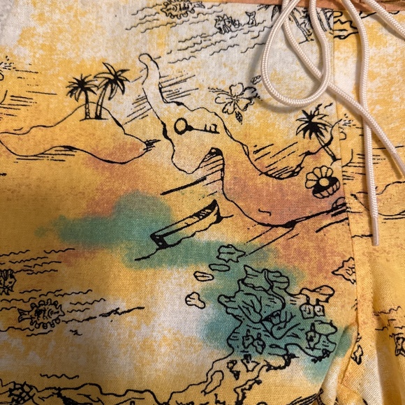 Cute beach themed shorts - Picture 5 of 6